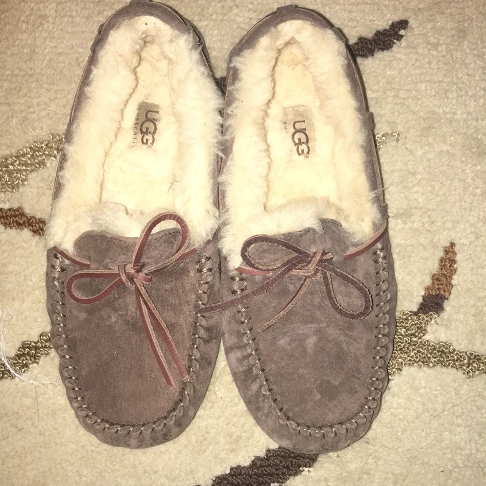 Ugg Brown Moccasin Size 6 EUC!!